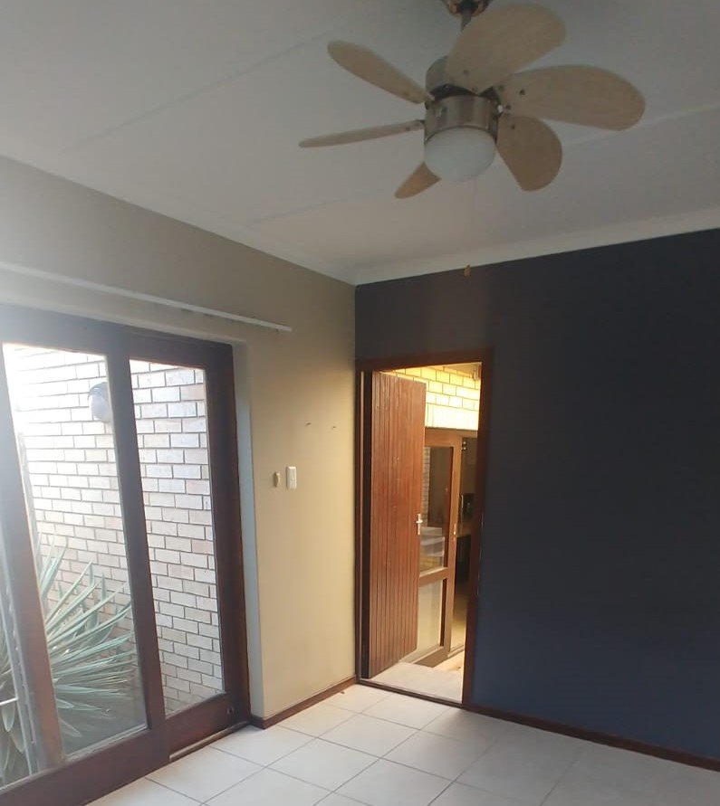 4 Bedroom Property for Sale in Wavecrest Eastern Cape